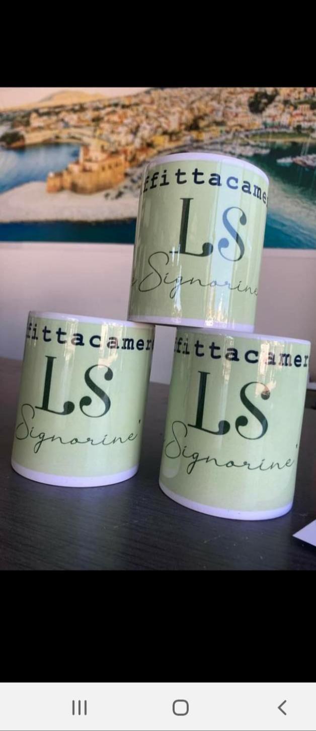 Affittacamere Le Signorine 카스텔라마레델골포 외부 사진